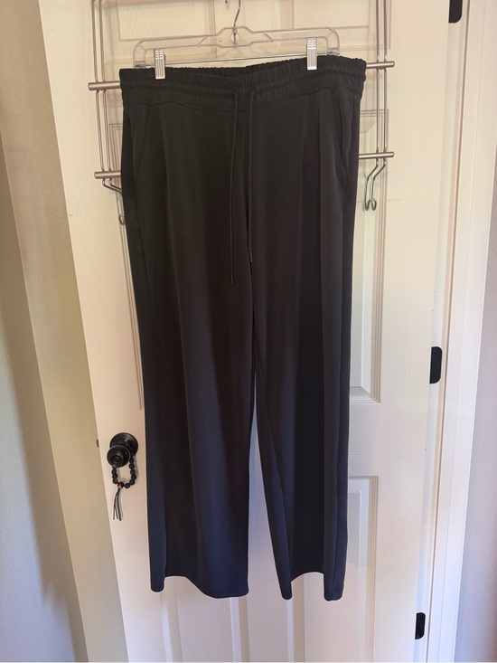 Athleta Pants - Athleta Seasoft Black Mid Rise Straight Pant